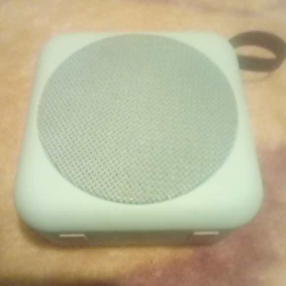 Mini square bluetooth speaker - Picture 1 of 3
